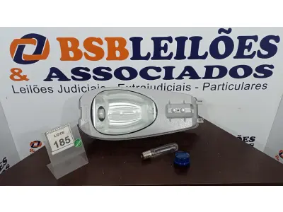 LOTE 185 - 01 LUMINÁRIA DE POSTE. (NO ESTADO) ATENÇÃO! FAZER A VISITAÇÃO ANTES DE ARREMATAR, NÃO SABEMOS SE FUNCIONA. LEILÃO NÃO TEM GARANTIA E NEM DEVOLUÇÃO, SUJEITO A POSSÍVEIS AVARIAS VISÍVEIS/OCULTAS E/OU AUSÊNCIA DE COMPONENTES.