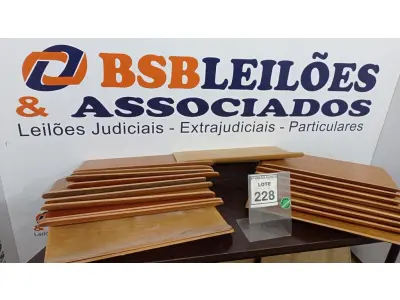 LOTE 228 - 20 PECAS DE MADEIRA. (NO ESTADO) ATENÇÃO! FAZER A VISITAÇÃO ANTES DE ARREMATAR, NÃO SABEMOS SE FUNCIONA. LEILÃO NÃO TEM GARANTIA E NEM DEVOLUÇÃO, SUJEITO A POSSÍVEIS AVARIAS VISÍVEIS/OCULTAS E/OU AUSÊNCIA DE COMPONENTES.