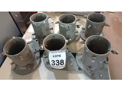 LOTE 338 - 06 BASES PARA POSTES OU COLUNAS. (NO ESTADO) ATENÇÃO! FAZER A VISITAÇÃO ANTES DE ARREMATAR, NÃO SABEMOS SE FUNCIONA. LEILÃO NÃO TEM GARANTIA E NEM DEVOLUÇÃO, SUJEITO A POSSÍVEIS AVARIAS VISÍVEIS/OCULTAS E/OU AUSÊNCIA DE COMPONENTES.