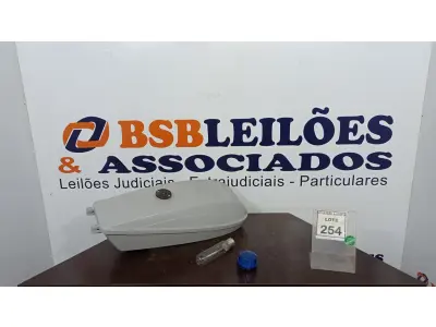 LOTE 254 - 01 LUMINÁRIA DE POSTE. (NO ESTADO) ATENÇÃO! FAZER A VISITAÇÃO ANTES DE ARREMATAR, NÃO SABEMOS SE FUNCIONA. LEILÃO NÃO TEM GARANTIA E NEM DEVOLUÇÃO, SUJEITO A POSSÍVEIS AVARIAS VISÍVEIS/OCULTAS E/OU AUSÊNCIA DE COMPONENTES.