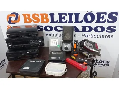 LOTE 148 - 01 TOCA DISCOS, 01 RECEIVER YAMAHA, 01 DISC CHANGER, 01 FERRO DE PASSAR, 01 PISTOLA DE COLA QUNT E ELETRÔNICOS DIVERSOS. (NO ESTADO) ATENÇÃO! FAZER A VISITAÇÃO ANTES DE ARREMATAR, NÃO SABEMOS SE FUNCIONA. LEILÃO NÃO TEM GARANTIA E NEM DEVOLUÇÃO, SUJEITO A POSSÍVEIS AVARIAS VISÍVEIS/OCULTAS E/OU AUSÊNCIA DE COMPONENTES.