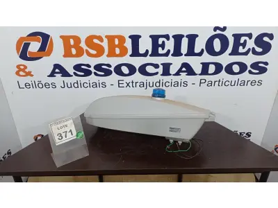 LOTE 371 - 01 LUMINÁRIA DE POSTE. (NO ESTADO) ATENÇÃO! FAZER A VISITAÇÃO ANTES DE ARREMATAR, NÃO SABEMOS SE FUNCIONA. LEILÃO NÃO TEM GARANTIA E NEM DEVOLUÇÃO, SUJEITO A POSSÍVEIS AVARIAS VISÍVEIS/OCULTAS E/OU AUSÊNCIA DE COMPONENTES.