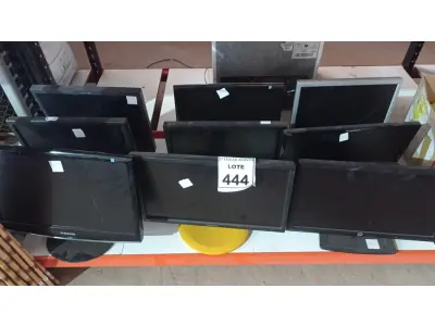 LOTE 444 - 09 MONITORES LCD DE MARCAS E MODELOS DIVERSOS. (NO ESTADO) ATENÇÃO! FAZER A VISITAÇÃO ANTES DE ARREMATAR, NÃO SABEMOS SE FUNCIONA. LEILÃO NÃO TEM GARANTIA E NEM DEVOLUÇÃO, SUJEITO A POSSÍVEIS AVARIAS VISÍVEIS/OCULTAS E/OU AUSÊNCIA DE COMPONENTES.