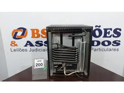 LOTE 200 - 01 ADEGA 40L 220V. (NO ESTADO) ATENÇÃO! FAZER A VISITAÇÃO ANTES DE ARREMATAR, NÃO SABEMOS SE FUNCIONA. LEILÃO NÃO TEM GARANTIA E NEM DEVOLUÇÃO, SUJEITO A POSSÍVEIS AVARIAS VISÍVEIS/OCULTAS E/OU AUSÊNCIA DE COMPONENTES.