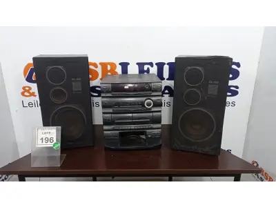 LOTE 196 - 01 APARELHO DE SOM COM 02 CAIXAS MARCA SONY. (NO ESTADO) ATENÇÃO! FAZER A VISITAÇÃO ANTES DE ARREMATAR, NÃO SABEMOS SE FUNCIONA. LEILÃO NÃO TEM GARANTIA E NEM DEVOLUÇÃO, SUJEITO A POSSÍVEIS AVARIAS VISÍVEIS/OCULTAS E/OU AUSÊNCIA DE COMPONENTES.