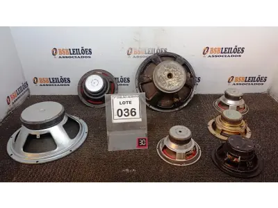 LOTE 036 - 07 ALTO FALANTES DE TAMANHOS DIVERSOS. (NO ESTADO) ATENÇÃO! FAZER A VISITAÇÃO ANTES DE ARREMATAR, NÃO SABEMOS SE FUNCIONA, LEILÃO NÃO TEM GARANTIA E NEM DEVOLUÇÃO, SUJEITO A POSSÍVEIS AVARIAS VISÍVEIS/OCULTAS E/OU AUSÊNCIA DE COMPONENTES.