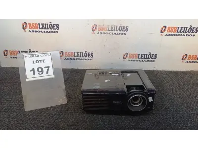 LOTE 197 - 01 PROJETOR BENQ. (NO ESTADO) ATENÇÃO! FAZER A VISITAÇÃO ANTES DE ARREMATAR, NÃO SABEMOS SE FUNCIONA, LEILÃO NÃO TEM GARANTIA E NEM DEVOLUÇÃO, SUJEITO A POSSÍVEIS AVARIAS VISÍVEIS/OCULTAS E/OU AUSÊNCIA DE COMPONENTES.