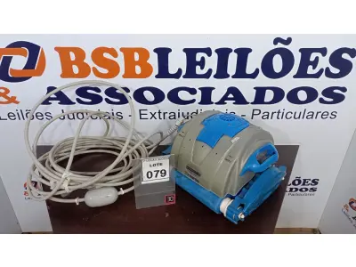 LOTE 079 - 01 ASPIRADOR DE PISCINA. (NO ESTADO) ATENÇÃO! FAZER A VISITAÇÃO ANTES DE ARREMATAR, NÃO SABEMOS SE FUNCIONA, LEILÃO NÃO TEM GARANTIA E NEM DEVOLUÇÃO, SUJEITO A POSSÍVEIS AVARIAS VISÍVEIS/OCULTAS E/OU AUSÊNCIA DE COMPONENTES.