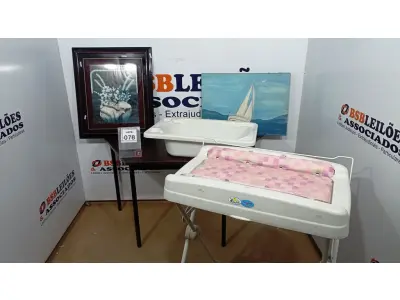 LOTE 078 - 01 BANHEIRA PARA BEBÊ E 02 QUADROS. (NO ESTADO) ATENÇÃO! FAZER A VISITAÇÃO ANTES DE ARREMATAR, NÃO SABEMOS SE FUNCIONA, LEILÃO NÃO TEM GARANTIA E NEM DEVOLUÇÃO, SUJEITO A POSSÍVEIS AVARIAS VISÍVEIS/OCULTAS E/OU AUSÊNCIA DE COMPONENTES.