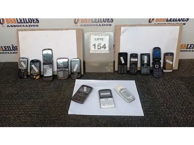 LOTE 154 - 01 LOTE COM VÁRIOS CELULARES MARCAS E MODELOS DIVERSOS. (NO ESTADO) ATENÇÃO! FAZER A VISITAÇÃO ANTES DE ARREMATAR, NÃO SABEMOS SE FUNCIONA, LEILÃO NÃO TEM GARANTIA E NEM DEVOLUÇÃO, SUJEITO A POSSÍVEIS AVARIAS VISÍVEIS/OCULTAS E/OU AUSÊNCIA DE COMPONENTES.