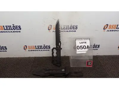 LOTE 050 - 01 FACÃO  IMPORTADA AÇO INOXIDÁVEL CABO EM MADEIRA  FULL TANG BAINHA DE NYLON TAMANHO TOTAL 50CM PESO 526G JÁ AFIADA  . (NO ESTADO) ATENÇÃO! FAZER A VISITAÇÃO ANTES DE ARREMATAR, NÃO SABEMOS SE FUNCIONA. LEILÃO NÃO TEM GARANTIA E NEM DEVOLUÇÃO, SUJEITO A POSSÍVEIS AVARIAS VISÍVEIS/OCULTAS E/OU AUSÊNCIA DE COMPONENTES.