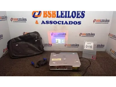 LOTE 016 - 01 PROJETOR HITACHI XVGA COM CABOS E MALETA. (NO ESTADO) ATENÇÃO! FAZER A VISITAÇÃO ANTES DE ARREMATAR, NÃO SABEMOS SE FUNCIONA, LEILÃO NÃO TEM GARANTIA E NEM DEVOLUÇÃO, SUJEITO A POSSÍVEIS AVARIAS VISÍVEIS/OCULTAS E/OU AUSÊNCIA DE COMPONENTES.