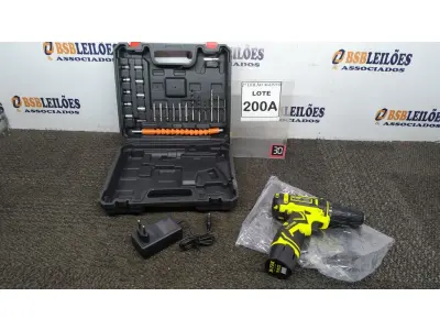 LOTE 200 - 01 PARAFUSADEIRA A BATERIA 12V 2BITS E CARREGADOR. (NO ESTADO) ATENÇÃO! FAZER A VISITAÇÃO ANTES DE ARREMATAR, NÃO SABEMOS SE FUNCIONA. LEILÃO NÃO TEM GARANTIA E NEM DEVOLUÇÃO, SUJEITO A POSSÍVEIS AVARIAS VISÍVEIS/OCULTAS E/OU AUSÊNCIA DE COMPONENTES.