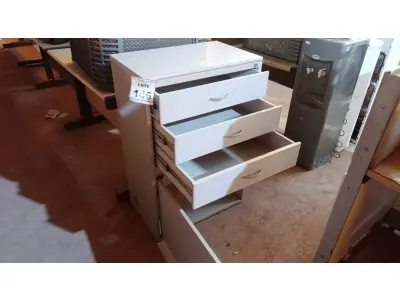 LOTE 146 - 01 ARMÁRIO DE FERRO E TAMPO EM MADEIRA COM 03 GAVETAS E 01 PORTA. (NO ESTADO) ATENÇÃO! FAZER A VISITAÇÃO ANTES DE ARREMATAR, NÃO SABEMOS SE FUNCIONA, LEILÃO NÃO TEM GARANTIA E NEM DEVOLUÇÃO, SUJEITO A POSSÍVEIS AVARIAS VISÍVEIS/OCULTAS E/OU AUSÊNCIA DE COMPONENTES.