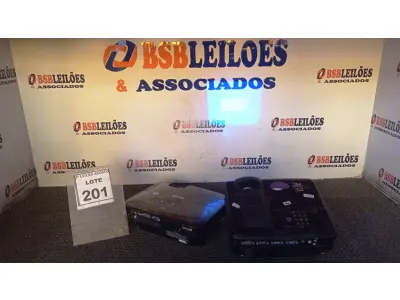 LOTE 201 - 01 PROJETOR BENQ E 01 PROJETOR MARCA EPSON. (NO ESTADO) ATENÇÃO! FAZER A VISITAÇÃO ANTES DE ARREMATAR, NÃO SABEMOS SE FUNCIONA, LEILÃO NÃO TEM GARANTIA E NEM DEVOLUÇÃO, SUJEITO A POSSÍVEIS AVARIAS VISÍVEIS/OCULTAS E/OU AUSÊNCIA DE COMPONENTES.