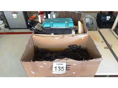 LOTE 135 - 01 CAIXA PARA REDE FIBRA ÓTICA E GRANDE QUANTIDADE DE FONTES E ROTEADORES. (NO ESTADO) ATENÇÃO! FAZER A VISITAÇÃO ANTES DE ARREMATAR, NÃO SABEMOS SE FUNCIONA, LEILÃO NÃO TEM GARANTIA E NEM DEVOLUÇÃO, SUJEITO A POSSÍVEIS AVARIAS VISÍVEIS/OCULTAS E/OU AUSÊNCIA DE COMPONENTES.