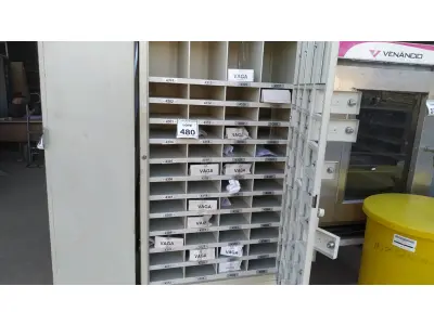 LOTE 480 - 01 ARMÁRIO CARTEIRO DE FERRO. (NO ESTADO) ATENÇÃO! FAZER A VISITAÇÃO ANTES DE ARREMATAR, NÃO SABEMOS SE FUNCIONA. LEILÃO NÃO TEM GARANTIA E NEM DEVOLUÇÃO, SUJEITO A POSSÍVEIS AVARIAS VISÍVEIS/OCULTAS E/OU AUSÊNCIA DE COMPONENTES.