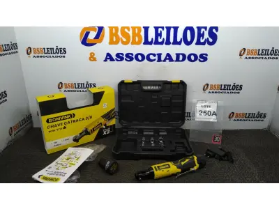 LOTE 250 - 01 CHAVE CATRACA 3/8  COM DUAS BATERIAS  12V MALETA E ACESSÓRIOS. (NO ESTADO) ATENÇÃO! FAZER A VISITAÇÃO ANTES DE ARREMATAR, NÃO SABEMOS SE FUNCIONA. LEILÃO NÃO TEM GARANTIA E NEM DEVOLUÇÃO, SUJEITO A POSSÍVEIS AVARIAS VISÍVEIS/OCULTAS E/OU AUSÊNCIA DE COMPONENTES.