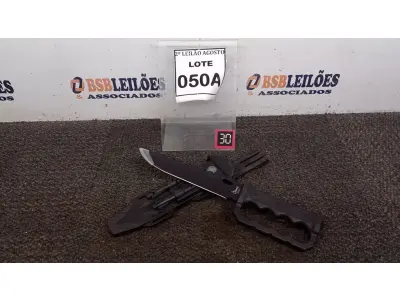 LOTE 050 - 01 FACÃO  IMPORTADA AÇO INOXIDÁVEL CABO EM MADEIRA  FULL TANG BAINHA DE NYLON TAMANHO TOTAL 50CM PESO 526G JÁ AFIADA  . (NO ESTADO) ATENÇÃO! FAZER A VISITAÇÃO ANTES DE ARREMATAR, NÃO SABEMOS SE FUNCIONA. LEILÃO NÃO TEM GARANTIA E NEM DEVOLUÇÃO, SUJEITO A POSSÍVEIS AVARIAS VISÍVEIS/OCULTAS E/OU AUSÊNCIA DE COMPONENTES.