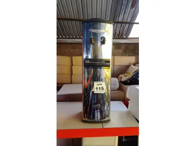 LOTE 115 - 01 BEBEDOURO PARA GARRAFÃO MARCA LIBELL. (NO ESTADO) ATENÇÃO! FAZER A VISITAÇÃO ANTES DE ARREMATAR, NÃO SABEMOS SE FUNCIONA, LEILÃO NÃO TEM GARANTIA E NEM DEVOLUÇÃO, SUJEITO A POSSÍVEIS AVARIAS VISÍVEIS/OCULTAS E/OU AUSÊNCIA DE COMPONENTES.