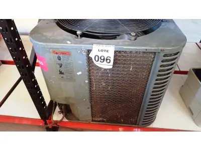 LOTE 096 - 01 CONDENSADORA MARCA KOMECO. (NO ESTADO) ATENÇÃO! FAZER A VISITAÇÃO ANTES DE ARREMATAR, NÃO SABEMOS SE FUNCIONA, LEILÃO NÃO TEM GARANTIA E NEM DEVOLUÇÃO, SUJEITO A POSSÍVEIS AVARIAS VISÍVEIS/OCULTAS E/OU AUSÊNCIA DE COMPONENTES.