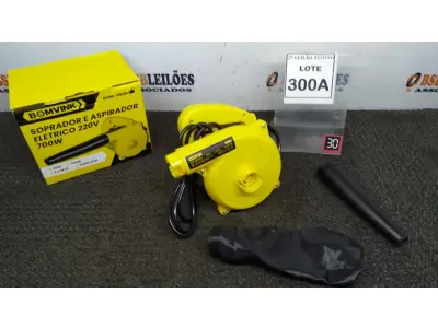 LOTE 300 - 01 SOPRADOR  E ASPIRADOR ELÉTRICO 220V 700W 13600RPM. (NO ESTADO) ATENÇÃO! FAZER A VISITAÇÃO ANTES DE ARREMATAR, NÃO SABEMOS SE FUNCIONA. LEILÃO NÃO TEM GARANTIA E NEM DEVOLUÇÃO, SUJEITO A POSSÍVEIS AVARIAS VISÍVEIS/OCULTAS E/OU AUSÊNCIA DE COMPONENTES.