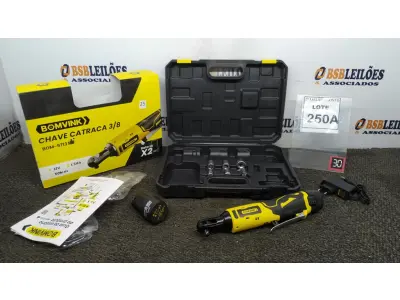 LOTE 250 - 01 CHAVE CATRACA 3/8  COM DUAS BATERIAS  12V MALETA E ACESSÓRIOS. (NO ESTADO) ATENÇÃO! FAZER A VISITAÇÃO ANTES DE ARREMATAR, NÃO SABEMOS SE FUNCIONA. LEILÃO NÃO TEM GARANTIA E NEM DEVOLUÇÃO, SUJEITO A POSSÍVEIS AVARIAS VISÍVEIS/OCULTAS E/OU AUSÊNCIA DE COMPONENTES.