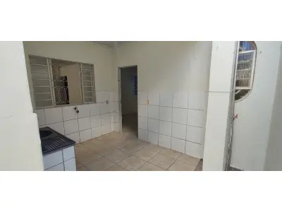 LOTE 001 - 01 CASA DE ESQUINA NA QR 405 CONJUNTO 9 LOTE 8 COM SALA, COZINHA, BANHEIRO SOCIAL, 03 QUARTOS, SENDO 01 SUÍTE, ÁREA DE SERVIÇO COBERTA ,GARAGEM E 01 LOJA COM BANHEIRO. SAMAMBAIA NORTE - DF, ÁREA DO LOTE 149,50 M², ÁREA CONSTRUÍDA 176,12 M², 405 CONJUNTO 9 LOTE 8 - SAMAMBAIA NORTE - DF, ÁREA DO LOTE 149,50 M², ÁREA CONSTRUÍDA 176,12 M², MATRÍCULA Nº. 163299 (NO ESTADO) (VISITAÇÃO AGENDAR 61-9445-2031 WHATSAPP) (IPTU 2025 PAGO)