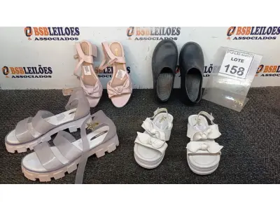 LOTE 158 - 04 PARES DE SANDALHAS FEMININAS DE MODELOS VARIADOS. (NO ESTADO) ATENÇÃO! FAZER A VISITAÇÃO ANTES DE ARREMATAR, NÃO SABEMOS SE FUNCIONA, LEILÃO NÃO TEM GARANTIA E NEM DEVOLUÇÃO, SUJEITO A POSSÍVEIS AVARIAS VISÍVEIS/OCULTAS E/OU AUSÊNCIA DE COMPONENTES.