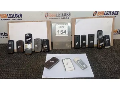 LOTE 154 - 01 LOTE COM VÁRIOS CELULARES MARCAS E MODELOS DIVERSOS. (NO ESTADO) ATENÇÃO! FAZER A VISITAÇÃO ANTES DE ARREMATAR, NÃO SABEMOS SE FUNCIONA, LEILÃO NÃO TEM GARANTIA E NEM DEVOLUÇÃO, SUJEITO A POSSÍVEIS AVARIAS VISÍVEIS/OCULTAS E/OU AUSÊNCIA DE COMPONENTES.