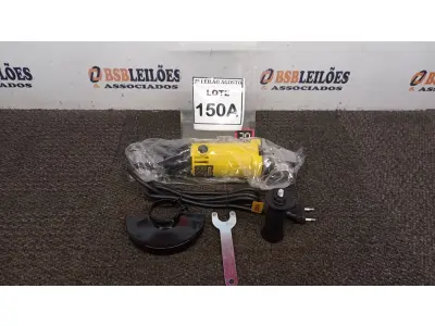 LOTE 150 - 01 ESMERILHADEIRA ANGULAR 220V 710W  ACESSÓRIOS 1CHAVE 1PROTETOR 01 MANOPLA (NO ESTADO) ATENÇÃO! FAZER A VISITAÇÃO ANTES DE ARREMATAR, NÃO SABEMOS SE FUNCIONA. LEILÃO NÃO TEM GARANTIA E NEM DEVOLUÇÃO, SUJEITO A POSSÍVEIS AVARIAS VISÍVEIS/OCULTAS E/OU AUSÊNCIA DE COMPONENTES.