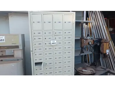 LOTE 482 - 01 ARMÁRIO CARTEIRO DE FERRO. (NO ESTADO) ATENÇÃO! FAZER A VISITAÇÃO ANTES DE ARREMATAR, NÃO SABEMOS SE FUNCIONA. LEILÃO NÃO TEM GARANTIA E NEM DEVOLUÇÃO, SUJEITO A POSSÍVEIS AVARIAS VISÍVEIS/OCULTAS E/OU AUSÊNCIA DE COMPONENTES.