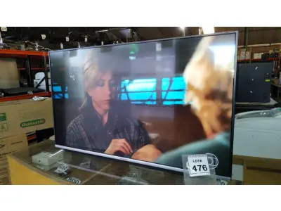 LOTE 476 - 01 SMART TV SKYWORTH 55’’ COM CONTROLE. (NO ESTADO) ATENÇÃO! FAZER A VISITAÇÃO ANTES DE ARREMATAR, NÃO SABEMOS SE FUNCIONA. LEILÃO NÃO TEM GARANTIA E NEM DEVOLUÇÃO, SUJEITO A POSSÍVEIS AVARIAS VISÍVEIS/OCULTAS E/OU AUSÊNCIA DE COMPONENTES.