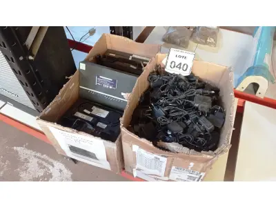 LOTE 040 - 01 LOTE COM GRANDE QUANTIDADE DE FONTES E ROTEADORES. (NO ESTADO) ATENÇÃO! FAZER A VISITAÇÃO ANTES DE ARREMATAR, NÃO SABEMOS SE FUNCIONA, LEILÃO NÃO TEM GARANTIA E NEM DEVOLUÇÃO, SUJEITO A POSSÍVEIS AVARIAS VISÍVEIS/OCULTAS E/OU AUSÊNCIA DE COMPONENTES.