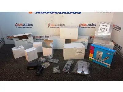 LOTE 211 - 01 TV BOX E 06 CAIXAS DE FONTE COM 04 UNIDADES CADA. (NO ESTADO) ATENÇÃO! FAZER A VISITAÇÃO ANTES DE ARREMATAR, NÃO SABEMOS SE FUNCIONA, LEILÃO NÃO TEM GARANTIA E NEM DEVOLUÇÃO, SUJEITO A POSSÍVEIS AVARIAS VISÍVEIS/OCULTAS E/OU AUSÊNCIA DE COMPONENTES.