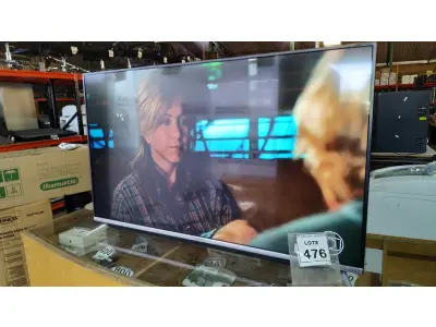 LOTE 476 - 01 SMART TV SKYWORTH 55’’ COM CONTROLE. (NO ESTADO) ATENÇÃO! FAZER A VISITAÇÃO ANTES DE ARREMATAR, NÃO SABEMOS SE FUNCIONA. LEILÃO NÃO TEM GARANTIA E NEM DEVOLUÇÃO, SUJEITO A POSSÍVEIS AVARIAS VISÍVEIS/OCULTAS E/OU AUSÊNCIA DE COMPONENTES.