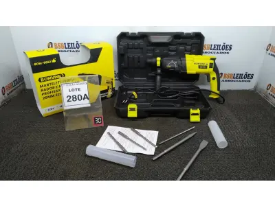 LOTE 280 - 01 MARTELETE PERFURADOR E ROMPEDOR PROFISSIONAL 26MM 220V COM ACESSÓRIOS E MALETA. (NO ESTADO) ATENÇÃO! FAZER A VISITAÇÃO ANTES DE ARREMATAR, NÃO SABEMOS SE FUNCIONA. LEILÃO NÃO TEM GARANTIA E NEM DEVOLUÇÃO, SUJEITO A POSSÍVEIS AVARIAS VISÍVEIS/OCULTAS E/OU AUSÊNCIA DE COMPONENTES.
