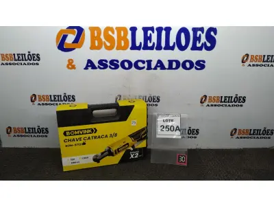 LOTE 250 - 01 CHAVE CATRACA 3/8  COM DUAS BATERIAS  12V MALETA E ACESSÓRIOS. (NO ESTADO) ATENÇÃO! FAZER A VISITAÇÃO ANTES DE ARREMATAR, NÃO SABEMOS SE FUNCIONA. LEILÃO NÃO TEM GARANTIA E NEM DEVOLUÇÃO, SUJEITO A POSSÍVEIS AVARIAS VISÍVEIS/OCULTAS E/OU AUSÊNCIA DE COMPONENTES.