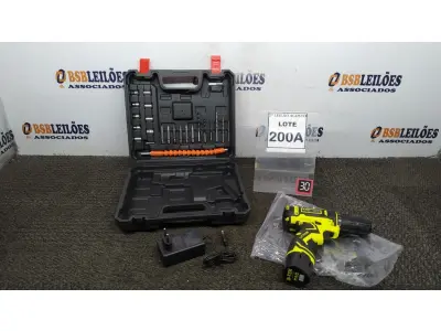 LOTE 200 - 01 PARAFUSADEIRA A BATERIA 12V 2BITS E CARREGADOR. (NO ESTADO) ATENÇÃO! FAZER A VISITAÇÃO ANTES DE ARREMATAR, NÃO SABEMOS SE FUNCIONA. LEILÃO NÃO TEM GARANTIA E NEM DEVOLUÇÃO, SUJEITO A POSSÍVEIS AVARIAS VISÍVEIS/OCULTAS E/OU AUSÊNCIA DE COMPONENTES.