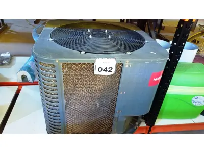 LOTE 042 - 01 CONDENSADORA MARCA KOMECO. (NO ESTADO) ATENÇÃO! FAZER A VISITAÇÃO ANTES DE ARREMATAR, NÃO SABEMOS SE FUNCIONA, LEILÃO NÃO TEM GARANTIA E NEM DEVOLUÇÃO, SUJEITO A POSSÍVEIS AVARIAS VISÍVEIS/OCULTAS E/OU AUSÊNCIA DE COMPONENTES.