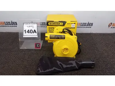 LOTE 140 - 01 SOPRADOR  E ASPIRADOR ELÉTRICO 220V 700W 13600RPM (NO ESTADO) ATENÇÃO! FAZER A VISITAÇÃO ANTES DE ARREMATAR, NÃO SABEMOS SE FUNCIONA. LEILÃO NÃO TEM GARANTIA E NEM DEVOLUÇÃO, SUJEITO A POSSÍVEIS AVARIAS VISÍVEIS/OCULTAS E/OU AUSÊNCIA DE COMPONENTES.
