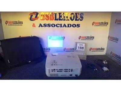 LOTE 188 - 01 PROJETOR NEC COM CABOS E MALETA. (NO ESTADO) ATENÇÃO! FAZER A VISITAÇÃO ANTES DE ARREMATAR, NÃO SABEMOS SE FUNCIONA, LEILÃO NÃO TEM GARANTIA E NEM DEVOLUÇÃO, SUJEITO A POSSÍVEIS AVARIAS VISÍVEIS/OCULTAS E/OU AUSÊNCIA DE COMPONENTES.