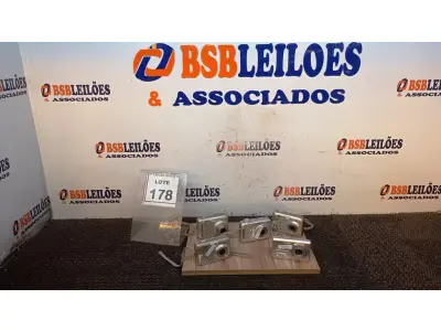LOTE 178 - 05 CÂMERAS FOTOGRÁFICAS DE MARCAS E MODELOS DIVERSOS. (NO ESTADO) ATENÇÃO! FAZER A VISITAÇÃO ANTES DE ARREMATAR, NÃO SABEMOS SE FUNCIONA, LEILÃO NÃO TEM GARANTIA E NEM DEVOLUÇÃO, SUJEITO A POSSÍVEIS AVARIAS VISÍVEIS/OCULTAS E/OU AUSÊNCIA DE COMPONENTES.
