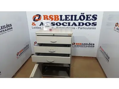 LOTE 020 - 01 ARMÁRIO DE FERRO E TAMPO EM MADEIRA COM 03 GAVETAS E 01 PORTA. (NO ESTADO) ATENÇÃO! FAZER A VISITAÇÃO ANTES DE ARREMATAR, NÃO SABEMOS SE FUNCIONA, LEILÃO NÃO TEM GARANTIA E NEM DEVOLUÇÃO, SUJEITO A POSSÍVEIS AVARIAS VISÍVEIS/OCULTAS E/OU AUSÊNCIA DE COMPONENTES.