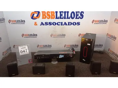 LOTE 047 - 01 HOME THEATER COM 06 CAIXAS MARCA PHILCO. (NO ESTADO) ATENÇÃO! FAZER A VISITAÇÃO ANTES DE ARREMATAR, NÃO SABEMOS SE FUNCIONA, LEILÃO NÃO TEM GARANTIA E NEM DEVOLUÇÃO, SUJEITO A POSSÍVEIS AVARIAS VISÍVEIS/OCULTAS E/OU AUSÊNCIA DE COMPONENTES.