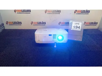 LOTE 194 - 01 PROJETOR NEC. (NO ESTADO) ATENÇÃO! FAZER A VISITAÇÃO ANTES DE ARREMATAR, NÃO SABEMOS SE FUNCIONA, LEILÃO NÃO TEM GARANTIA E NEM DEVOLUÇÃO, SUJEITO A POSSÍVEIS AVARIAS VISÍVEIS/OCULTAS E/OU AUSÊNCIA DE COMPONENTES.
