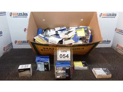 LOTE 054 - 01 LOTE COM GRANDE QUANTIDADE DE CARTUCHOS DE IMPRESSORA. (NO ESTADO) ATENÇÃO! FAZER A VISITAÇÃO ANTES DE ARREMATAR, NÃO SABEMOS SE FUNCIONA, LEILÃO NÃO TEM GARANTIA E NEM DEVOLUÇÃO, SUJEITO A POSSÍVEIS AVARIAS VISÍVEIS/OCULTAS E/OU AUSÊNCIA DE COMPONENTES.