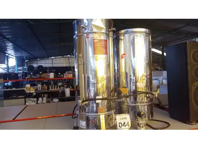 LOTE 044 - 02 CAFETEIRAS INDUSTRIAIS. (NO ESTADO) ATENÇÃO! FAZER A VISITAÇÃO ANTES DE ARREMATAR, NÃO SABEMOS SE FUNCIONA, LEILÃO NÃO TEM GARANTIA E NEM DEVOLUÇÃO, SUJEITO A POSSÍVEIS AVARIAS VISÍVEIS/OCULTAS E/OU AUSÊNCIA DE COMPONENTES.