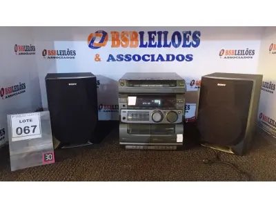LOTE 067 - 01 APARELHO DE SOM COM 02 CAIXAS MARCA SONY. (NO ESTADO) ATENÇÃO! FAZER A VISITAÇÃO ANTES DE ARREMATAR, NÃO SABEMOS SE FUNCIONA, LEILÃO NÃO TEM GARANTIA E NEM DEVOLUÇÃO, SUJEITO A POSSÍVEIS AVARIAS VISÍVEIS/OCULTAS E/OU AUSÊNCIA DE COMPONENTES.