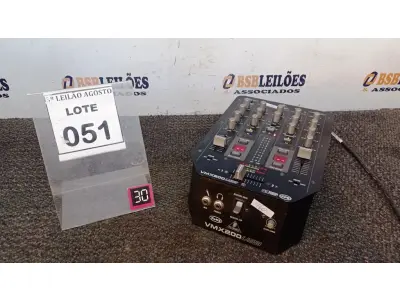 LOTE 051 - 01 MIXER PROFISSIONAL DE 2 CANAIS VMX200USB. (NO ESTADO) ATENÇÃO! FAZER A VISITAÇÃO ANTES DE ARREMATAR, NÃO SABEMOS SE FUNCIONA, LEILÃO NÃO TEM GARANTIA E NEM DEVOLUÇÃO, SUJEITO A POSSÍVEIS AVARIAS VISÍVEIS/OCULTAS E/OU AUSÊNCIA DE COMPONENTES.